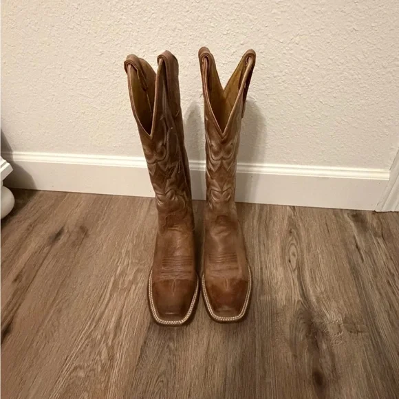 Idyllwind Brown Heeled Boots - Picture 3 of 4